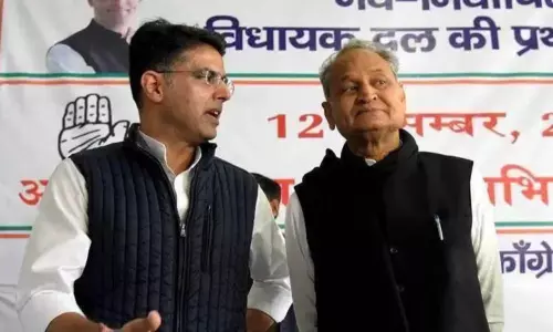 Two Arrest in Rajasthan for toppling govt: ప్రభుత్వాన్ని పడగొట్టాలని ప్రయత్నించిన ఇద్దరు వ్యక్తుల అరెస్ట్ Two Arrest in Rajasthan for toppling govt: ప్రభుత్వాన్ని పడగొట్టాలని ప్రయత్నించిన ఇద్దరు వ్యక్తుల అరెస్ట్