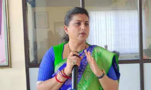 YCP MLA Roja in Home Quarantine: హోమ్ క్వారంటైన్ లో నగరి ఎమ్మెల్యే రోజా..? YCP MLA Roja in Home Quarantine: హోమ్ క్వారంటైన్ లో నగరి ఎమ్మెల్యే రోజా..?