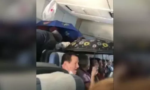 Rain inside the cabin on Russian Flight: విమానంలో వర్షం.. వైరస్ అయిన వీడియో