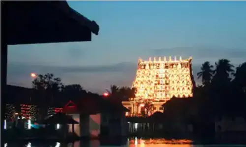 SC Verdict on Keralas Padmanabha Swamy Temple: పద్మనాభస్వామి ఆలయ నిర్వహణపై ఆ రాజవంశస్తులకు హక్కు ఉంది SC Verdict on Keralas Padmanabha Swamy Temple: పద్మనాభస్వామి ఆలయ నిర్వహణపై ఆ రాజవంశస్తులకు హక్కు ఉంది