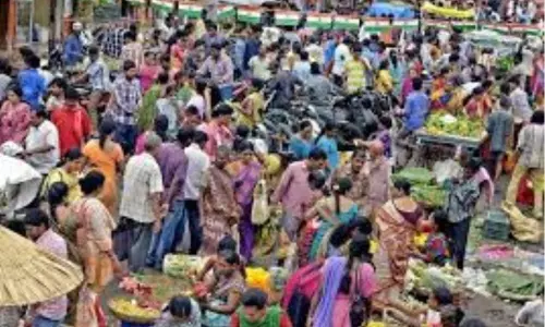 Poorna Market : విశాఖలో వ్యాపారుల కొత్త పంథా Poorna Market : విశాఖలో వ్యాపారుల కొత్త పంథా