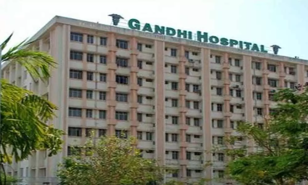 Gandhi Hospital Staff Strike: గాంధీ హాస్పిటల్ లో సిబ్బంది మళ్లీ సమ్మె సైరన్