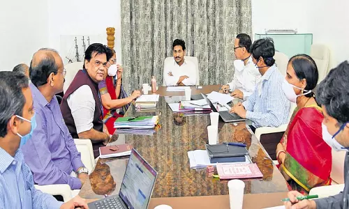 Salaries for Contract Employees in AP: రెగ్యులర్ మాదిరిగానే కాంట్రాక్టు ఉద్యోగుల జీతాలు.. అమలు చేయాలన్న ఏపీ సీఎం జగన్