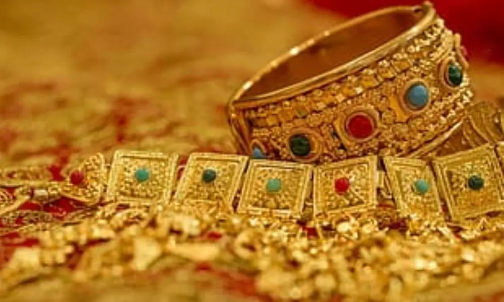 Gold Price: మళ్ళీ పెరిగిన బంగారం ధరలు.. వెండి ధరల మోత..!