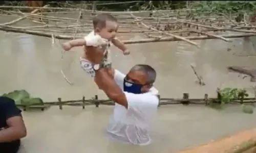 Assam MLA rescue People and livestock: శభాష్ ఎమ్మెల్యే, నీటిలోకి దిగి మరీ... Assam MLA rescue People and livestock: శభాష్ ఎమ్మెల్యే, నీటిలోకి దిగి మరీ...