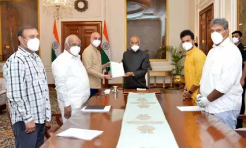 TDP MPs meets president Ram Nath Kovind : రాష్ట్రపతిని కలిసిన టీడీపీ ఎంపీల బృందం TDP MPs meets president Ram Nath Kovind : రాష్ట్రపతిని కలిసిన టీడీపీ ఎంపీల బృందం