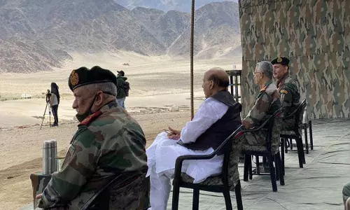 Defence Minister Rajnath Singh reached Ladakh : లద్దాక్ చేరుకున్న రక్షణమంత్రి రాజ్నాథ్ Defence Minister Rajnath Singh reached Ladakh : లద్దాక్ చేరుకున్న రక్షణమంత్రి రాజ్నాథ్