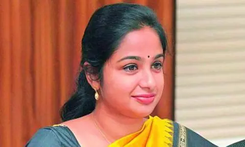 Hyderabad Collector Tests Positive for Covid19: కరోనా బారిన పడిన హైదరాబాద్ కలెక్టర్.. Hyderabad Collector Tests Positive for Covid19: కరోనా బారిన పడిన హైదరాబాద్ కలెక్టర్..