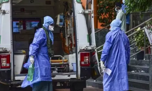 Sweets Shop Owner dies of Corona in Hyderabad: నిశ్చితార్థానికి 300 మంది.. ప్రముఖ స్వీట్ల వ్యాపారి మృతి.. Sweets Shop Owner dies of Corona in Hyderabad: నిశ్చితార్థానికి 300 మంది.. ప్రముఖ స్వీట్ల వ్యాపారి మృతి..