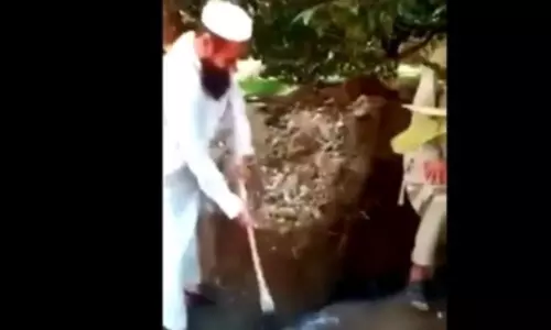 Buddha statue vandalised in Pakistan: పాకిస్తాన్ లో బయటపడిన బుద్ధుడి పురాతన విగ్రహం.. విచ్ఛిన్నం చేసేశారు.. Buddha statue vandalised in Pakistan: పాకిస్తాన్ లో బయటపడిన బుద్ధుడి పురాతన విగ్రహం.. విచ్ఛిన్నం చేసేశారు..