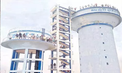 Mission Bhagiratha Scheme Employees Protest: వర్క్ ఇన్స్పెక్టర్లు, జూనియర్ అసిస్టెంట్ల మెరుపు ధర్నా. Mission Bhagiratha Scheme Employees Protest: వర్క్ ఇన్స్పెక్టర్లు, జూనియర్ అసిస్టెంట్ల మెరుపు ధర్నా.