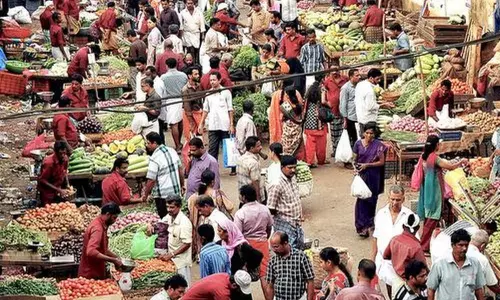 Corona effect to GHMC Markets: కరోనా కట్టడికి జీహెచ్‌ఎంసీ చర్యలు.. రూల్స్ అతిక్రమిస్తే భారీ జరిమానా..