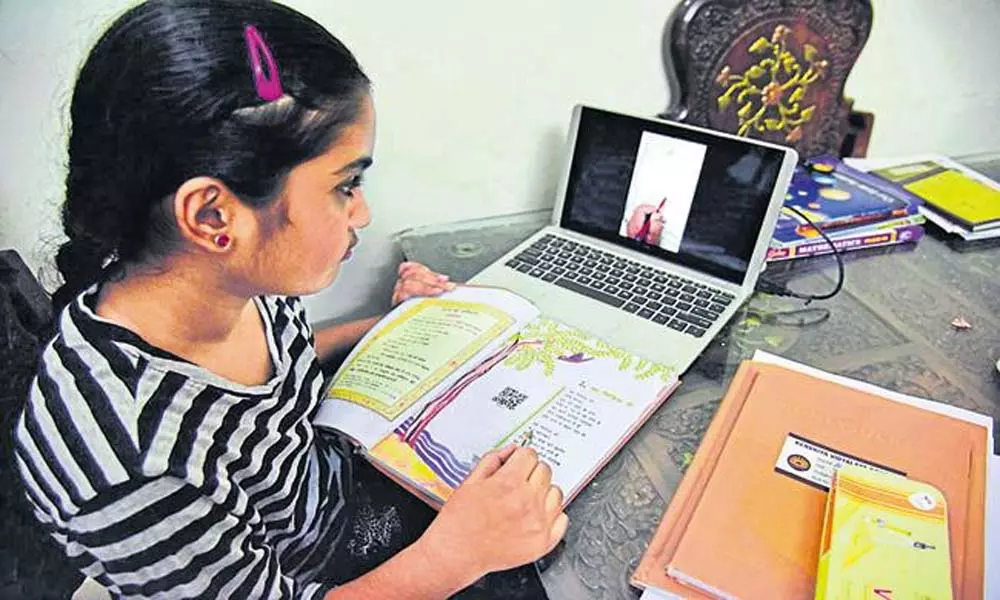 Online Classes: అన్ లైన్ భోదన కరెక్టేనా?.. తరగతులపై భిన్నాభిప్రాయాలు