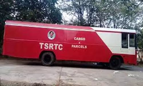 TSRTC Reduced Parcel Service Prices: ఆదాయం పెంపుపై ఆర్టీసీ ప్రయత్నం.. తెలంగాణాలో తగ్గించిన పార్సిల్ ధరలు