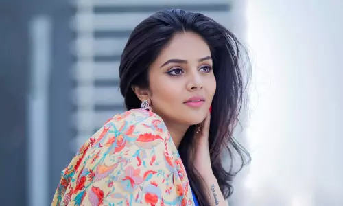 Sreemkuhi Respond on Telugu Bigg Boss 4 Host: బిగ్ బాస్ 4కి ఆయనే హోస్ట్ అంటున్న శ్రీముఖి!