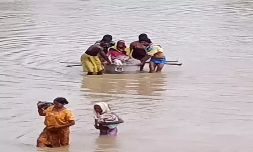 Pregnant woman traveled across river for hospital: కష్టపడి నది దాటిస్తే చివరికి విషాదమే మిగిలింది Pregnant woman traveled across river for hospital: కష్టపడి నది దాటిస్తే చివరికి విషాదమే మిగిలింది