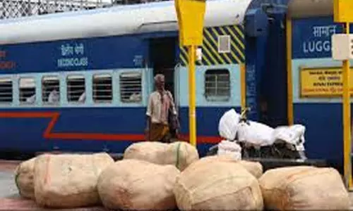 Cargo Express Services By Railway in AP: ఇక నుంచి రైల్వేల్లోనూ కార్గో సేవలు.. వచ్చే నెల 5 నుంచి శ్రీకారం Cargo Express Services By Railway in AP: ఇక నుంచి రైల్వేల్లోనూ కార్గో సేవలు.. వచ్చే నెల 5 నుంచి శ్రీకారం