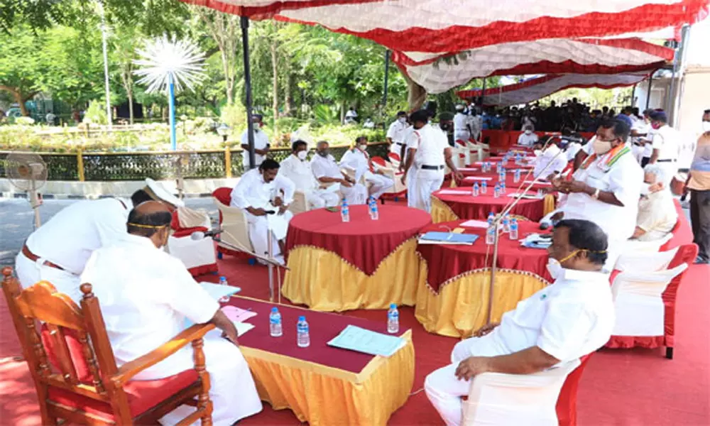 Assembly Session Under Tree in Puducherry:  హిస్టరీలో ఫస్ట్ టైం.. ఆరుబయట ఆసెంబ్లీ సమావేశాలు!