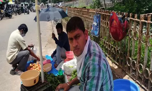 Actor Sells Vegetables In Odisha: కూరలమ్ముకుంటున్న బాలీవుడ్‌ నటుడు