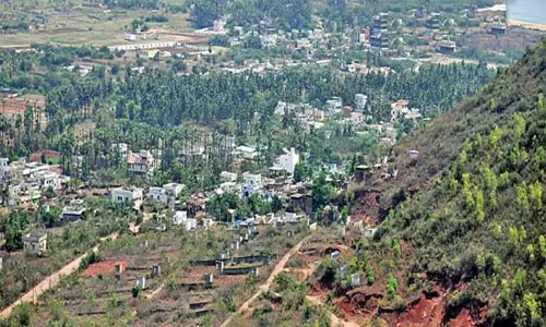 New twist in AP capital: తాజాగా తెరమీదకు భోగాపురం పేరు New twist in AP capital: తాజాగా తెరమీదకు భోగాపురం పేరు