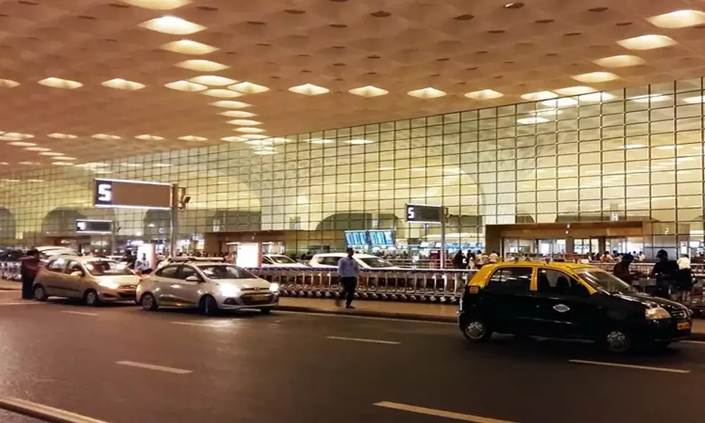Mumbai Airport money laundering scam: ముంబాయి ఎయిర్ పోర్ట్ స్కాంలో ఈడీ దాడులు