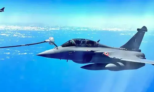 Rafale Jets to Land Today: కాసేపట్లో భారత అమ్ముల పొదిలోకి రాఫెల్ యుద్ధ విమానాలు Rafale Jets to Land Today: కాసేపట్లో భారత అమ్ముల పొదిలోకి రాఫెల్ యుద్ధ విమానాలు