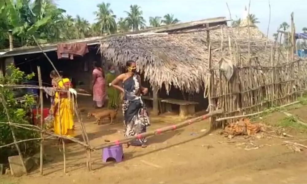 Corona Effect On AP Villages: నాలుగొందలు జనాభా... 34 పాజిటివ్ కేసులు
