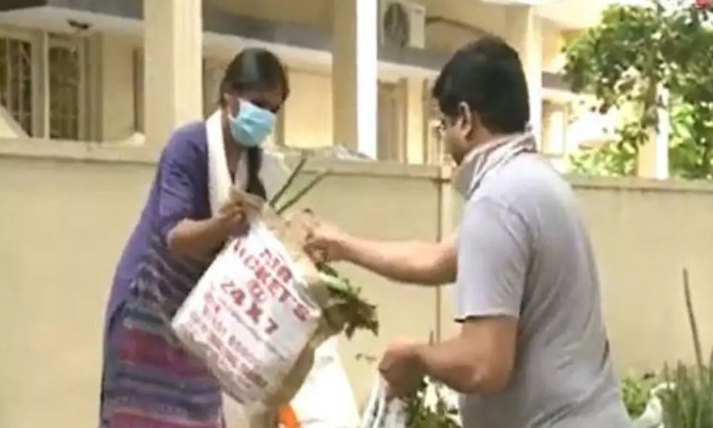 vegetables Robbery in software saradha shop ;  సాఫ్ట్‌వేర్‌ శారద దుకాణంలో కూరగాయలు చోరీ!