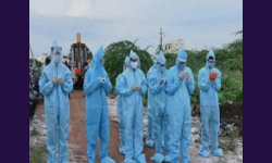 కరోనా మృతునికి అంత్యక్రియలు చేసిన ఎమ్మెల్యే కరోనా మృతునికి అంత్యక్రియలు చేసిన ఎమ్మెల్యే