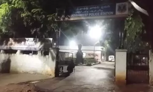 Four Unidentified Persons Arrested : మోహన్ బాబు ఇంటి ముందు హల్చల్ చేసిన దుండగులు అరెస్ట్