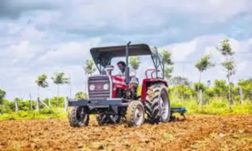 Custom Hiring Centers: అద్దె పద్ధతిలో యాంత్రీకరణ.. రైతులకు అందుబాటులో యంత్రాలు Custom Hiring Centers: అద్దె పద్ధతిలో యాంత్రీకరణ.. రైతులకు అందుబాటులో యంత్రాలు