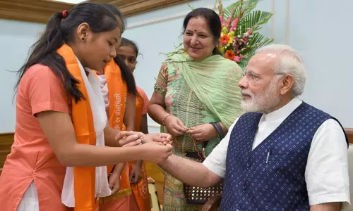 PM Modi Wishes On Raksha Bandhan: దేశ పౌరులందరికీ రక్షా బంధన్ శుభాకాంక్షలు : ప్రధాని మోడీ PM Modi Wishes On Raksha Bandhan: దేశ పౌరులందరికీ రక్షా బంధన్ శుభాకాంక్షలు : ప్రధాని మోడీ