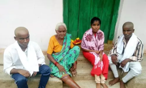 Parents Death Children Became Orphans :  తల్లిదండ్రుల మరణంతో అనాథలైన చిన్నారులు