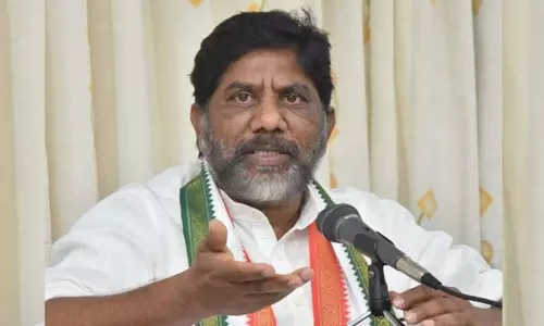 Telangana Congress Leader Bhatti Vikramarka: దళితుల పై జరుగుతున్న దాడులు గురించి గవర్నర్ కి ఫిర్యాదు చేస్తాం Telangana Congress Leader Bhatti Vikramarka: దళితుల పై జరుగుతున్న దాడులు గురించి గవర్నర్ కి ఫిర్యాదు చేస్తాం