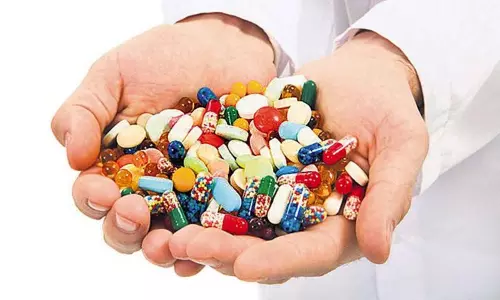 Measures To Control Covid19: కోవిడ్ అదుపునకు మరిన్ని ఏర్పాట్లు.. ప్రభుత్వ ఆస్పత్రులకు డెక్సామెతాజోన్ స్టెరాయిడ్స్ Measures To Control Covid19: కోవిడ్ అదుపునకు మరిన్ని ఏర్పాట్లు.. ప్రభుత్వ ఆస్పత్రులకు డెక్సామెతాజోన్ స్టెరాయిడ్స్