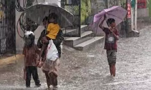 Heavy Rains in AP: ఏపీలో వర్షాలు.. రెండు రోజుల్లో బలహీన పడే అల్పపీడనం Heavy Rains in AP: ఏపీలో వర్షాలు.. రెండు రోజుల్లో బలహీన పడే అల్పపీడనం