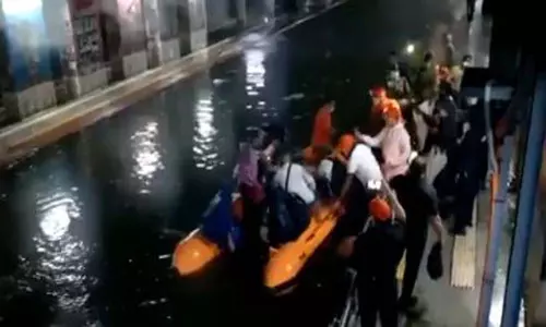 Heavy Rains in Mumbai: ముంబైలో భారీ వర్షాలు.. రెడ్ అలర్ట్ ప్రకటించిన అధికారులు.. Heavy Rains in Mumbai: ముంబైలో భారీ వర్షాలు.. రెడ్ అలర్ట్ ప్రకటించిన అధికారులు..