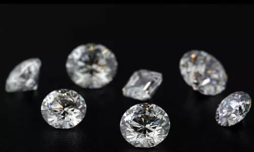 Labourer Finds Diamonds: లక్కంటే అతనిదే.. రాత్రికి రాత్రే...