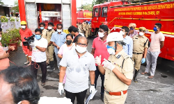 ప్రమాద స్థలాన్ని పరిశీలించిన పలువురు మంత్రులు ప్రమాద స్థలాన్ని పరిశీలించిన పలువురు మంత్రులు