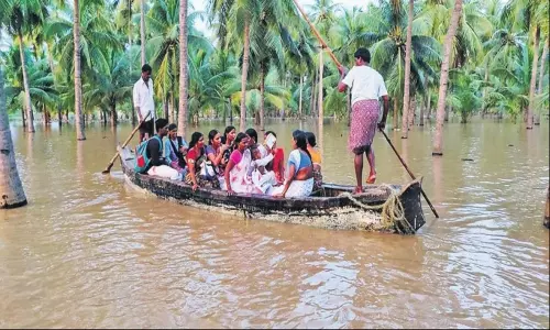 Konaseema is in August Threat: కోనసీమకు ఆగస్ట్ భయం Konaseema is in August Threat: కోనసీమకు ఆగస్ట్ భయం