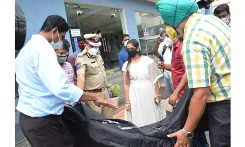 ఫీడ్ ద నీడీ సంస్థ ఆధ్వర్యంలో లాస్ట్ రైడ్ సర్వీసులు ప్రారంభం ! ఫీడ్ ద నీడీ సంస్థ ఆధ్వర్యంలో లాస్ట్ రైడ్ సర్వీసులు ప్రారంభం !