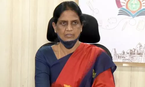 కరోనాతో ఎవరూ ఆందోళనకు గురి కావొద్దు : మంత్రి సబితా ఇంద్రారెడ్డి కరోనాతో ఎవరూ ఆందోళనకు గురి కావొద్దు : మంత్రి సబితా ఇంద్రారెడ్డి