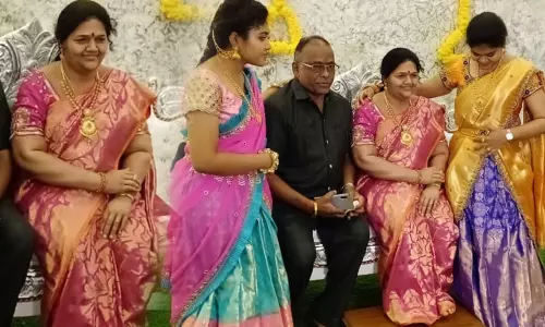 A man made his wife wax idol: చనిపోయిన భార్య మైనపు బొమ్మతో గృహప్రవేశం..ఓ భర్త ప్రేమ!