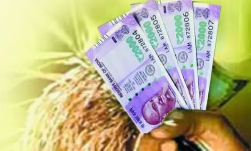 నిజామాబాద్ జిల్లా రైతుల్లో పెట్టుబడి దిగులు.. పంట పెట్టుబడి కోసం నానా తంటాలు నిజామాబాద్ జిల్లా రైతుల్లో పెట్టుబడి దిగులు.. పంట పెట్టుబడి కోసం నానా తంటాలు