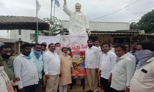 Sambasiva Raju: మాజీ ఎమ్మెల్యే సాంబశివరాజు మృతి పట్ల నివాళి అర్పించిన వైసీపీ శ్రేణులు..