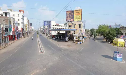 LockDown in AP: ఏపీలో పెరుగుతున్న లాక్ డౌన్ లు.. ఒంగోలుతో పాటు తుని తదితర ప్రాంతాల్లో