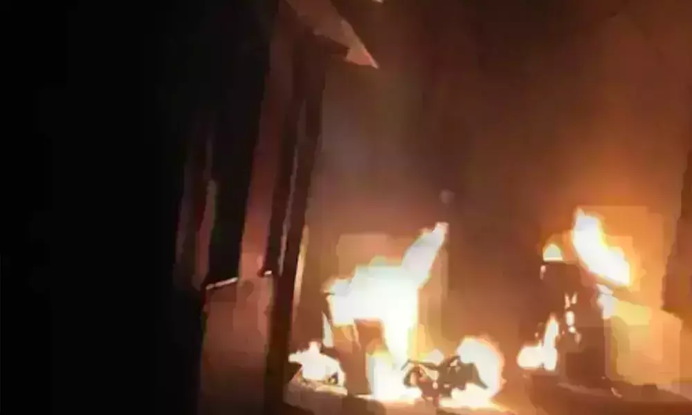 Riots in Bangalore : అల్లర్లకు దారి తీసిన ఓ చిన్న సోషల్ మీడియా పోస్ట్ Riots in Bangalore : అల్లర్లకు దారి తీసిన ఓ చిన్న సోషల్ మీడియా పోస్ట్