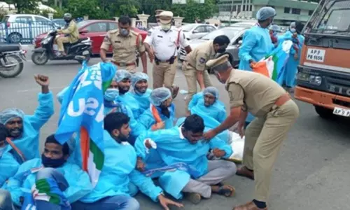 ప్రగతిభవన్ ముట్టడికి ఎన్ఎస్యూఐ ప్రయత్నం ప్రగతిభవన్ ముట్టడికి ఎన్ఎస్యూఐ ప్రయత్నం