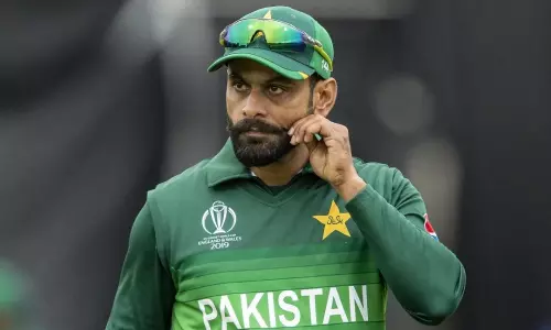 Mohammad Hafeez To Isolate : చిక్కుల్లో పాక్ క్రికెటర్ .. ట్వీట్తో ఇలా దొరికిపోయాడు! Mohammad Hafeez To Isolate : చిక్కుల్లో పాక్ క్రికెటర్ .. ట్వీట్తో ఇలా దొరికిపోయాడు!