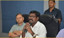 స్వాతంత్య్ర వేడుకల్లో మంత్రి పువ్వాడ అజయ్ స్వాతంత్య్ర వేడుకల్లో మంత్రి పువ్వాడ అజయ్